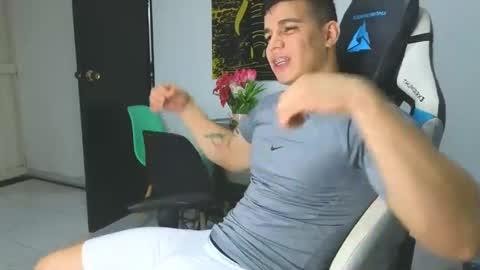 Snapshot of levelingg chatting on 4, 3, 2025 levelingg online show from 4, 3, 2025