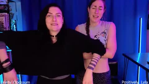 Snapshot of levity_opossum chatting on 20, 11, 2025 Levity online show from 20, 11, 2025