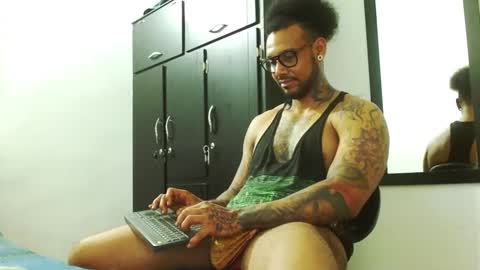 Lewis Strong online show from 8, 10, 2025