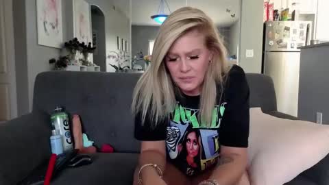 Snapshot of lexi_shocker chatting on 12, 9, 2025 Lexi online show from 12, 9, 2025