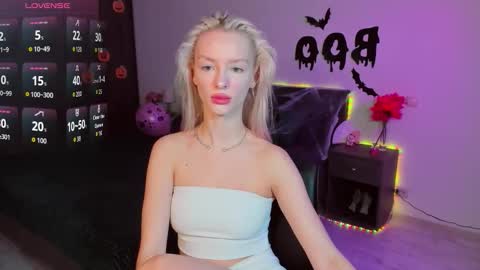 Snapshot of lexieblonde chatting on 20, 10, 2025 lexieblonde online show from 20, 10, 2025