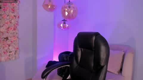 Lexie  online show from 4, 3, 2026