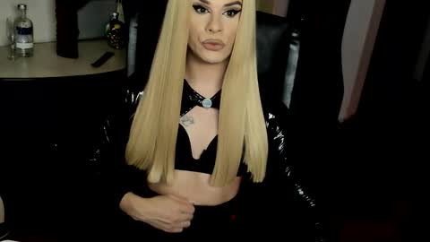 Snapshot of lexxymiss chatting on 20, 10, 2025 eva lexy you may call me Miss online show from 20, 10, 2025