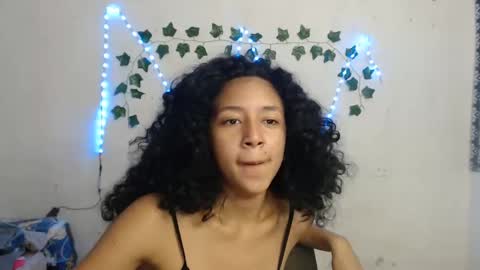 Snapshot of ley_blus1 chatting on 4, 1, 2025 lolita online show from 4, 1, 2025