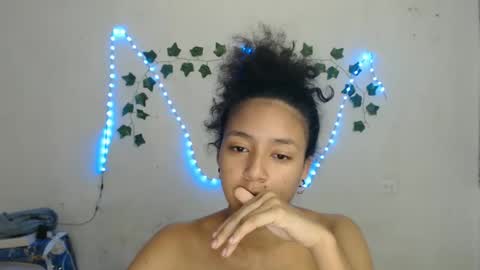 Snapshot of ley_blus1 chatting on 8, 1, 2025 lolita online show from 8, 1, 2025
