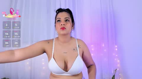 Snapshot of leyacopper chatting on 12, 11, 2025 Leya online show from 12, 11, 2025