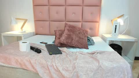 Snapshot of lhiamfitt chatting on 5, 11, 2025 lhiamfitt online show from 5, 11, 2025