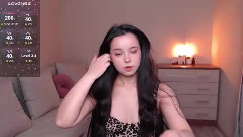 Snapshot of lia_hetty chatting on 12, 10, 2025 L I A online show from 12, 10, 2025