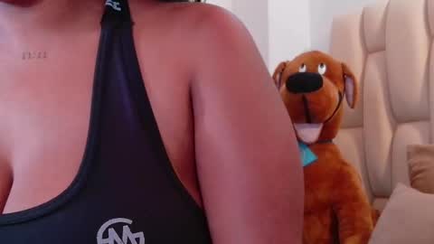 lia_mariana online show from 8, 9, 2025