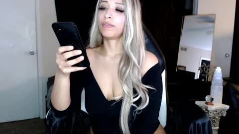 Lia Divina online show from 12, 3, 2025