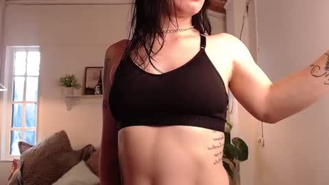 Snapshot of liafaith chatting on 22, 11, 2025 LIA online show from 22, 11, 2025