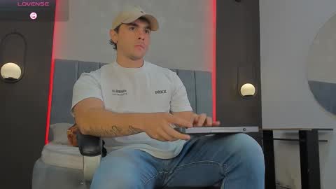 Snapshot of liam_walk chatting on 12, 3, 2026 Liam online show from 12, 3, 2026