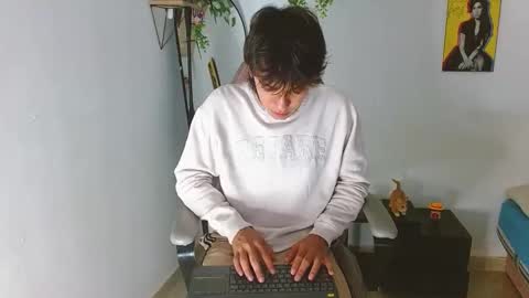 Snapshot of liam_xul chatting on 28, 10, 2025 liamxul online show from 28, 10, 2025