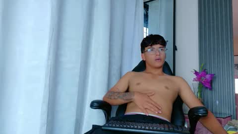 Snapshot of liamandjordan chatting on 4, 11, 2025 LiamANDjordan online show from 4, 11, 2025