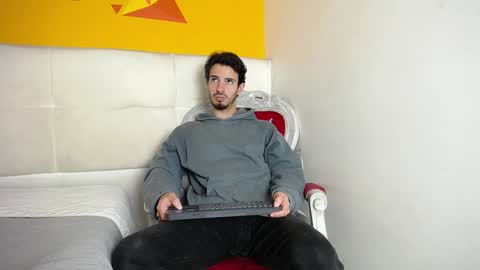 LiamLuxe online show from 15, 1, 2025