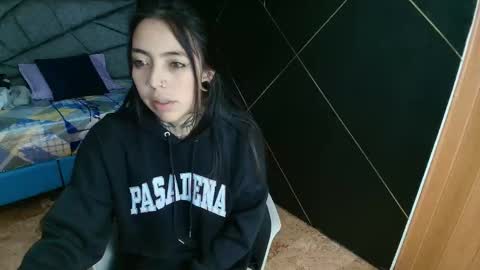 Snapshot of liamonroee_ chatting on 6, 11, 2025 L I A M O N R O E online show from 6, 11, 2025