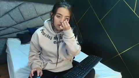 L I A M O N R O E online show from 1, 12, 2025