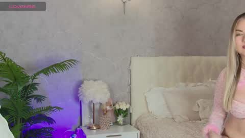 Snapshot of lianacruz chatting on 24, 11, 2025 Liana online show from 24, 11, 2025