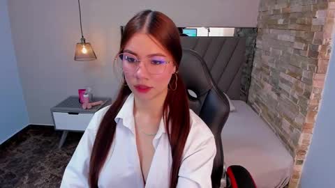 Snapshot of lianeumann chatting on 14, 12, 2024 LIANE online show from 14, 12, 2024