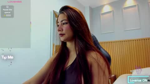Snapshot of lianeumann chatting on 6, 3, 2025 LIANE online show from 6, 3, 2025