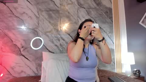 Lia Tompson online show from 3, 11, 2025