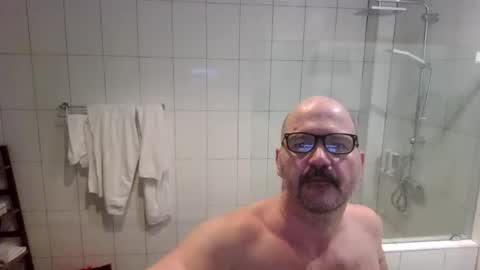 Snapshot of libertarians1972 chatting on 15, 10, 2025 Cockcentric online show from 15, 10, 2025