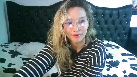 Snapshot of licethf00x chatting on 18, 9, 2025 licethf00x online show from 18, 9, 2025