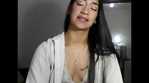 Snapshot of liia__strong chatting on 26, 10, 2025 LIIA online show from 26, 10, 2025