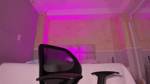 L I I A M online show from 4, 3, 2025