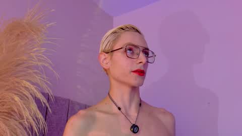 Liiam Luna online show from 23, 2, 2026