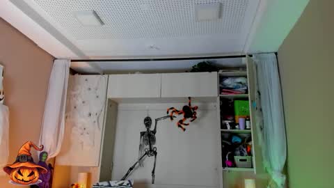         online show from 9, 10, 2025