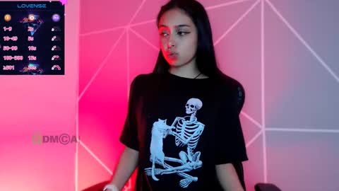 Snapshot of liilylouise chatting on 27, 10, 2025 Liliana online show from 27, 10, 2025