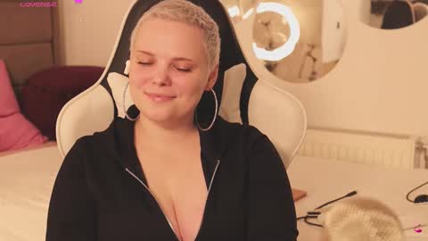 likaaberry online show from 5, 3, 2026