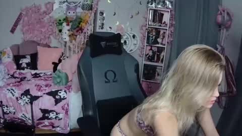 Snapshot of lil__bunny2005 chatting on 7, 1, 2025 Lil Bunny online show from 7, 1, 2025