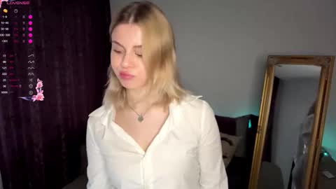 Elisa  online show from 22, 9, 2025