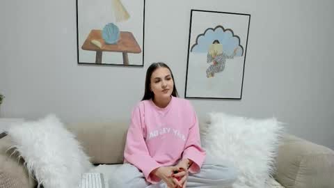 Emma online show from 5, 10, 2025