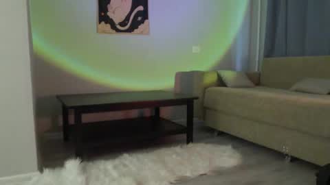 Snapshot of lil_reya chatting on 12, 11, 2025 INST Lil happines s online show from 12, 11, 2025