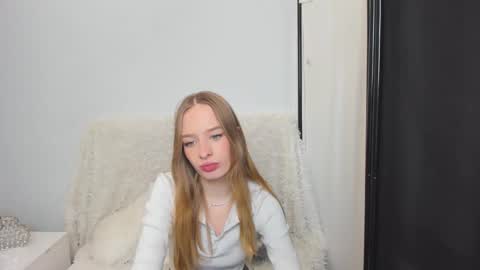 Snapshot of liladesire chatting on 2, 1, 2025 LiliaDesire online show from 2, 1, 2025