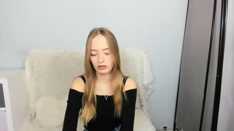 Snapshot of liladesire chatting on 17, 11, 2025 LiliaDesire online show from 17, 11, 2025