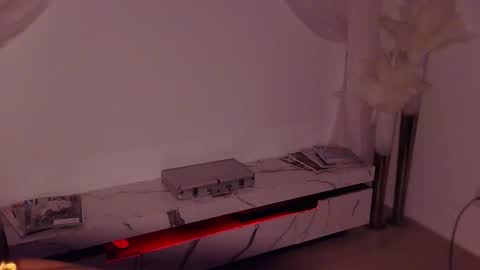 Rebecca online show from 25, 10, 2025