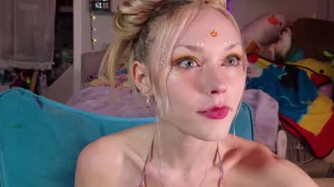 Snapshot of lilfknsquirt chatting on 25, 11, 2025 LilSquirt online show from 25, 11, 2025
