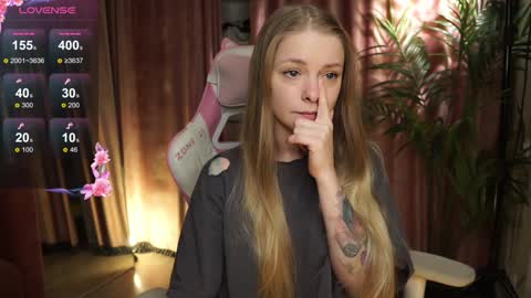 Snapshot of lili_01 chatting on 30, 10, 2025 Lili online show from 30, 10, 2025