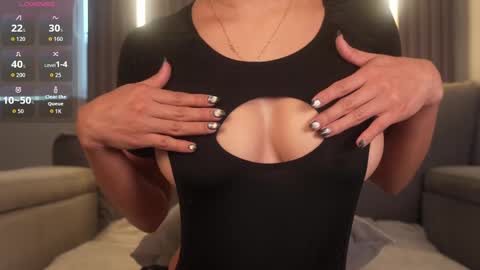 Snapshot of lili_foxy chatting on 24, 10, 2025 lili online show from 24, 10, 2025