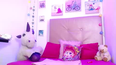 lili_roussi online show from 12, 3, 2025