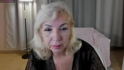 Snapshot of lilia_moons chatting on 15, 11, 2025 Lilia online show from 15, 11, 2025