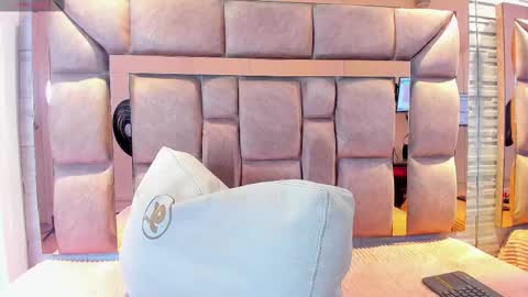 LILIAN  online show from 30, 9, 2025