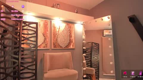 holis soy lily chang no olvides el pulgar arriba es muy importante para mi 3 independent model online show from 23, 9, 2025