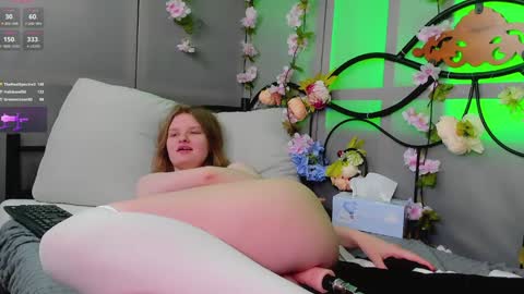 hi guys Im new here Im 18 years oldIve never had sex online show from 25, 1, 2025