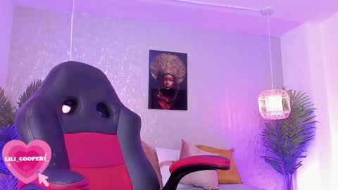 Lili Cooper online show from 6, 1, 2025