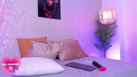 Lili Cooper online show from 18, 1, 2025